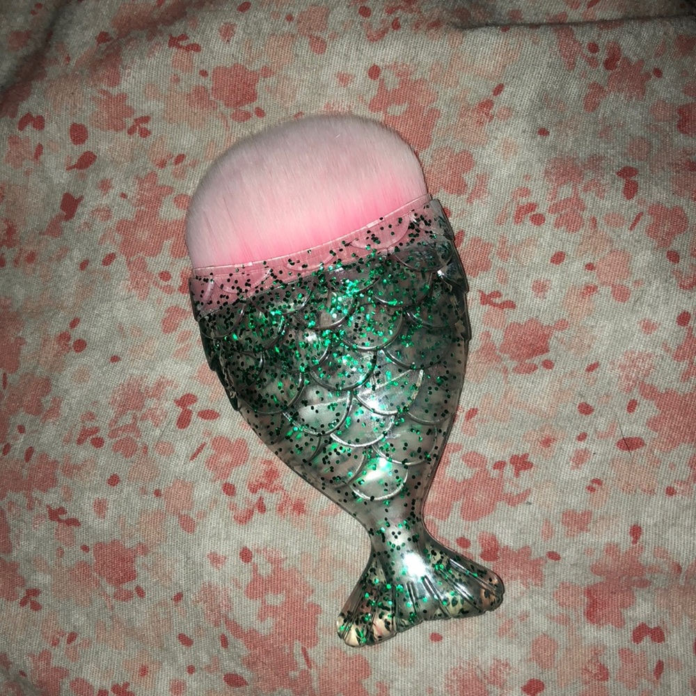 Mermaid makeup brush 💗